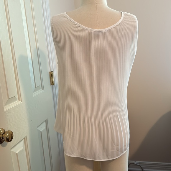 NWOT BB Dakota Turn Up the Pleat Top - Small, Ivory - Picture 4 of 7